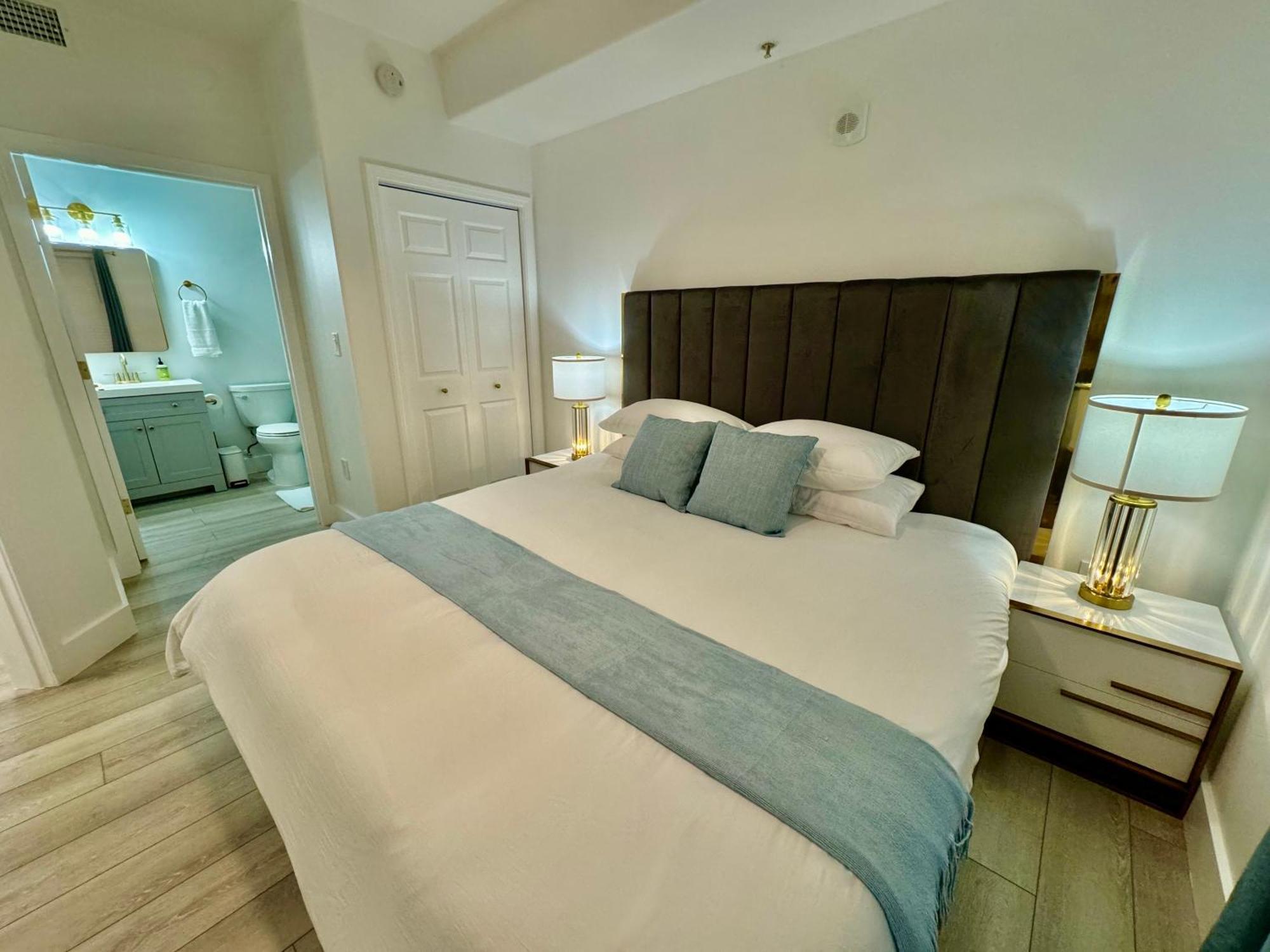 Balcony King Suite - Lake & Pool View ออร์ลันโด ภายนอก รูปภาพ