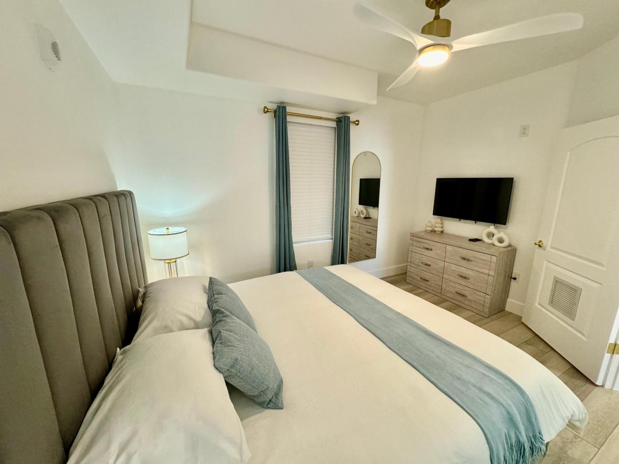 Balcony King Suite - Lake & Pool View ออร์ลันโด ภายนอก รูปภาพ
