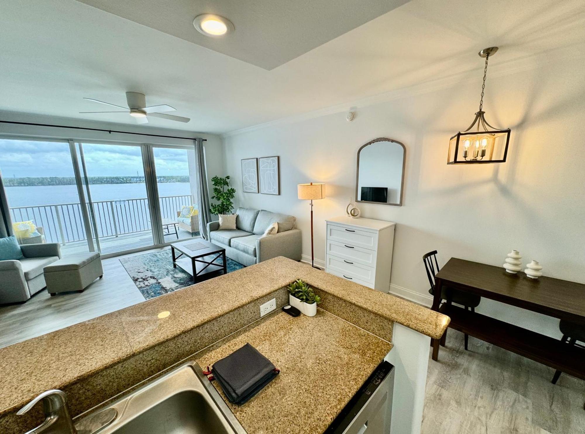 Balcony King Suite - Lake & Pool View ออร์ลันโด ภายนอก รูปภาพ