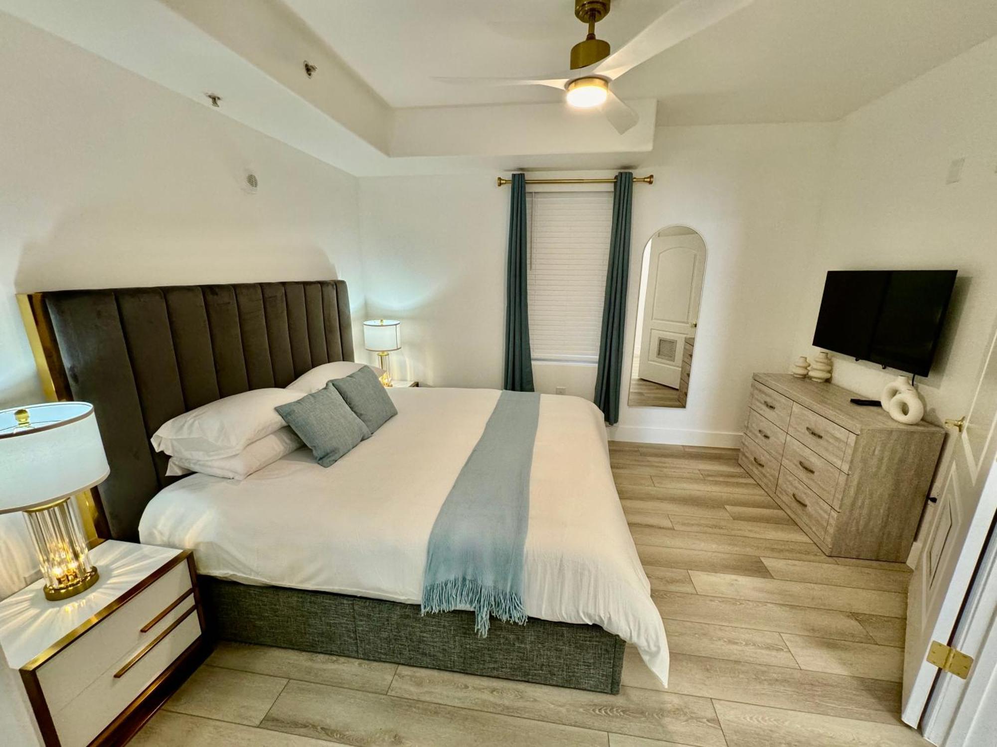 Balcony King Suite - Lake & Pool View ออร์ลันโด ภายนอก รูปภาพ