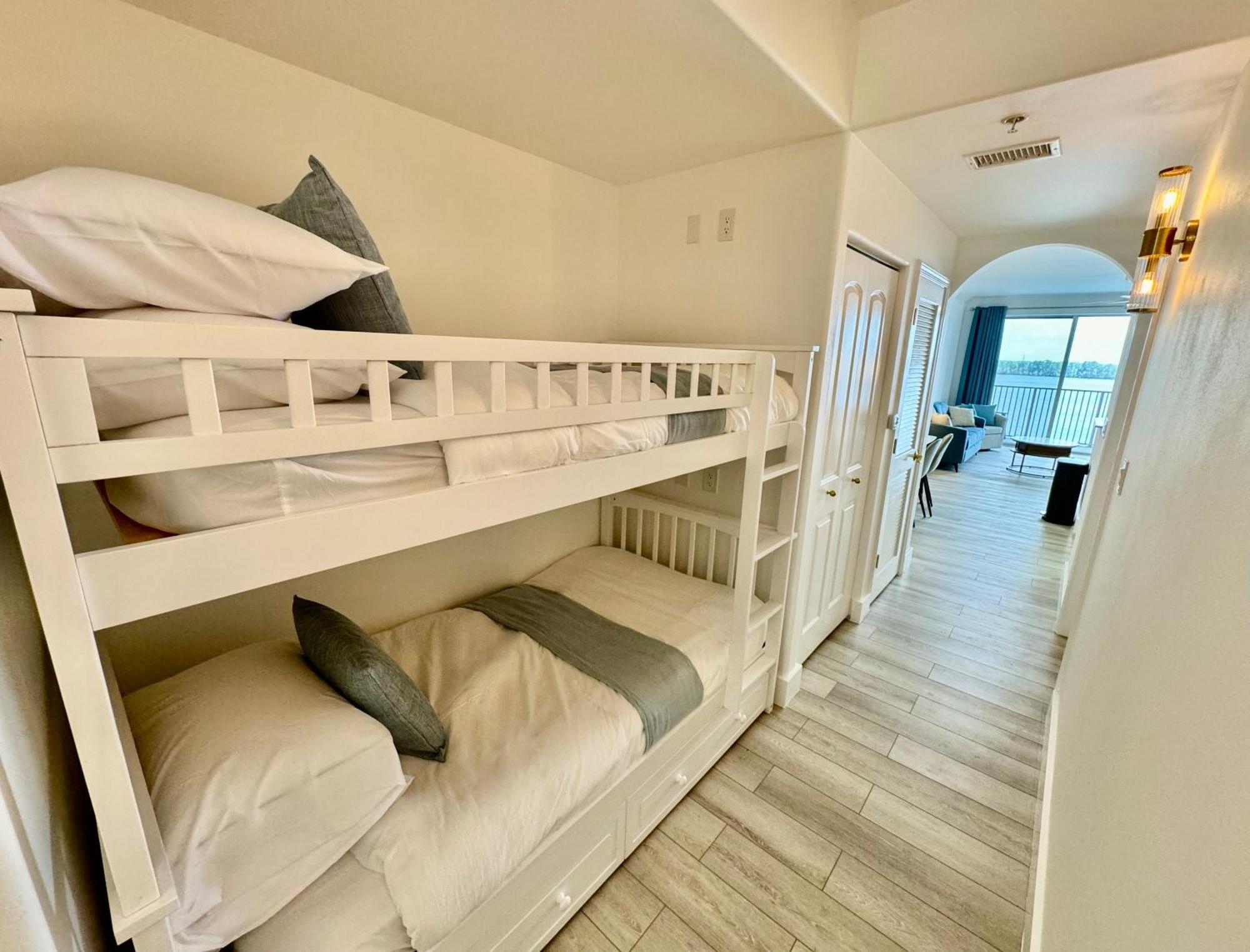Balcony King Suite - Lake & Pool View ออร์ลันโด ภายนอก รูปภาพ